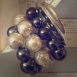 5-piece white and silver bracelets