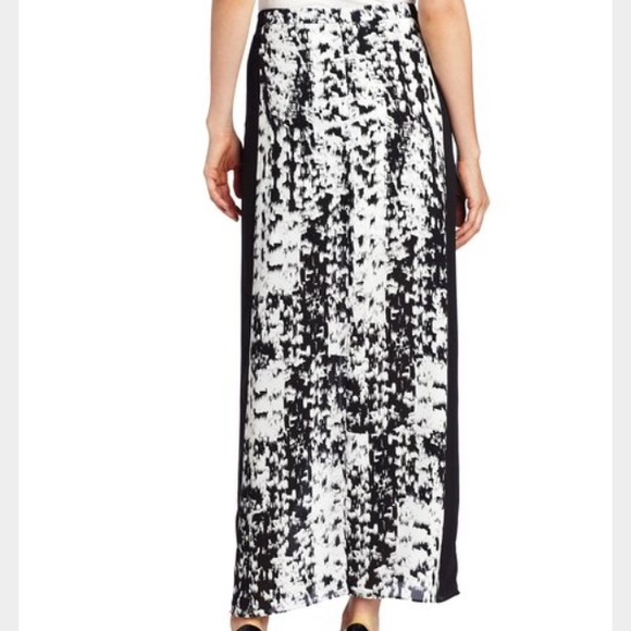 Bcbg skirt - Picture 2 of 4