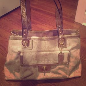 Coach handbag NEVER WORN STILL HAS TAG!