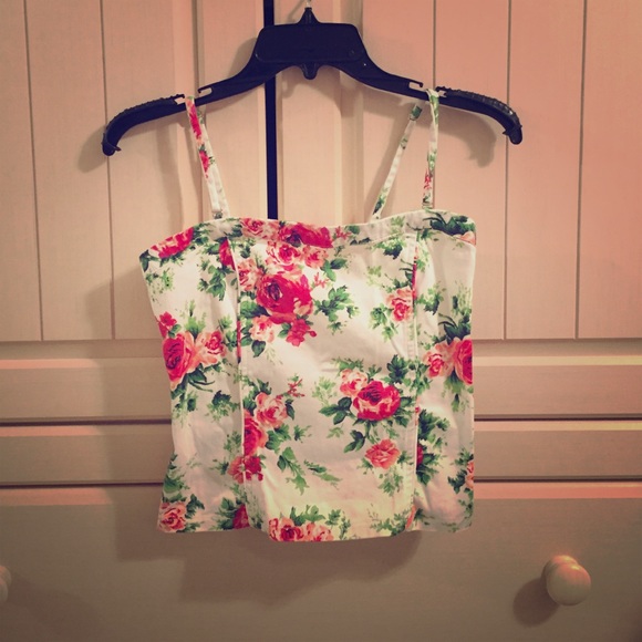 Floral tank 💐🌸🌷🌺