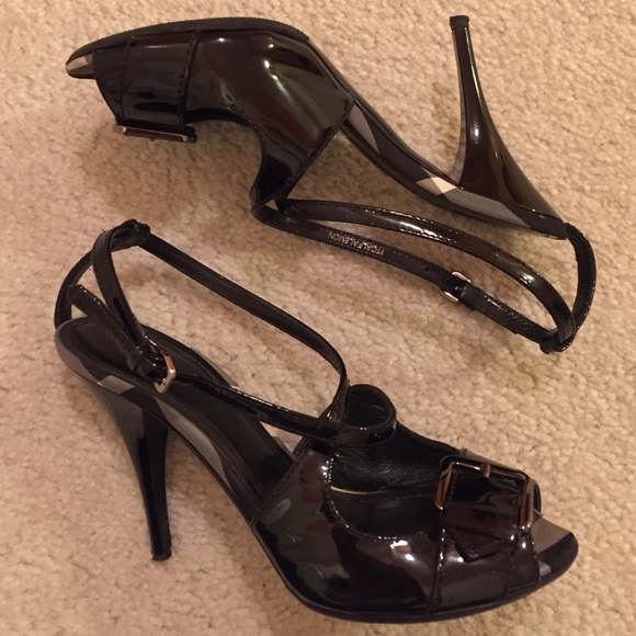 Burberry shoes - Picture 1 of 4