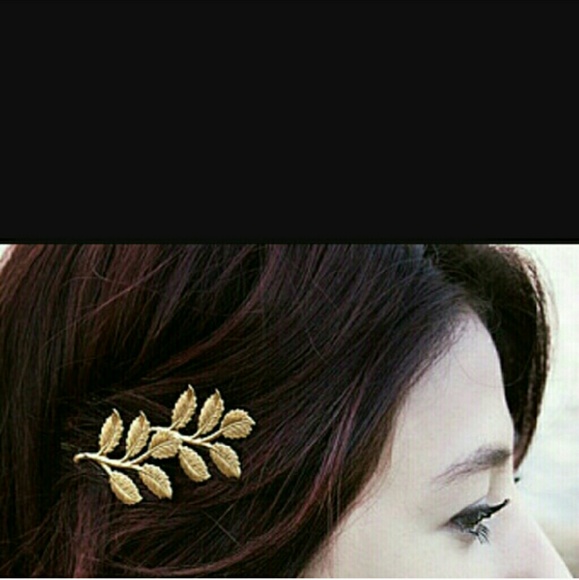 Other - 1 gold tone leaf hair pin