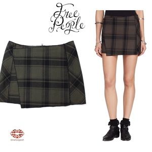 ⭐️HP⭐️FREE PEOPLE MINI SKIRT ARMY GREEN EUC