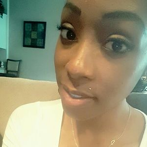 Meet your Posher, Dominique