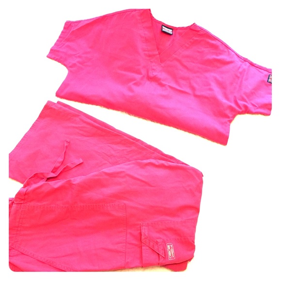 Cherokee scrub top sz med.
