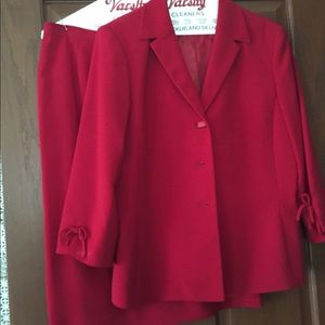 Red 3/4 length sleeve skirt suit. Size 12