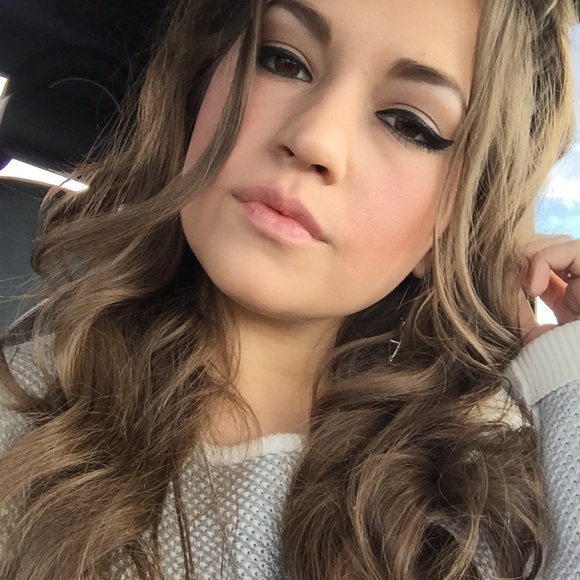 Meet your Posher, Alyssa