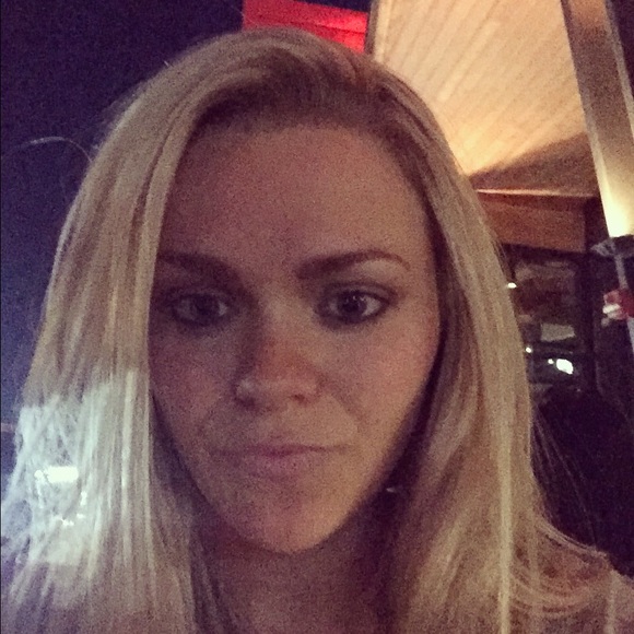 Meet your Posher, Alicia - Picture 2 of 4