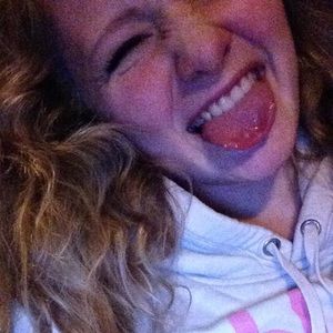 Meet your Posher, Hallie