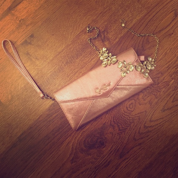 Jessica Simpson Handbags - ⏰LAST CHANCE⏰🔴NWOT Jessica Simpson clutch