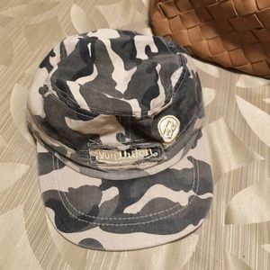 Never worn. Von Dutch cameo print hat.