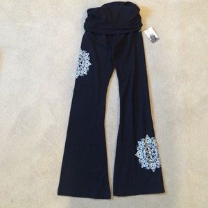 NWT Black yoga pants size medium