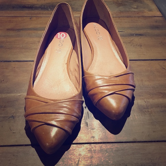 Pointy toe with slight wedge