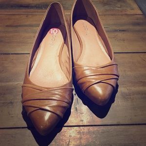 Pointy toe with slight wedge