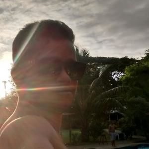 Meet your Posher, Dennis