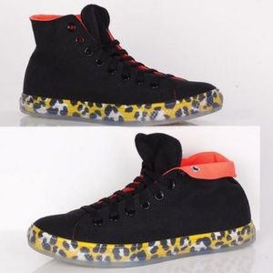 NWOT Rare Converse Chuck Taylor Wms Sneakers Sz 7