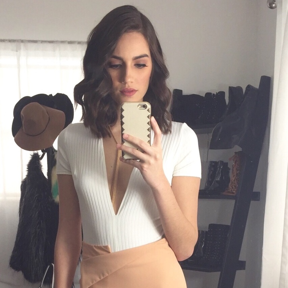 •Sale• Ivory Deep V Bodysuit - Picture 2 of 6