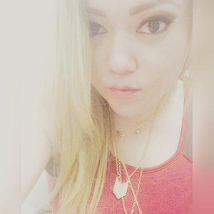 Meet your Posher, Claudia