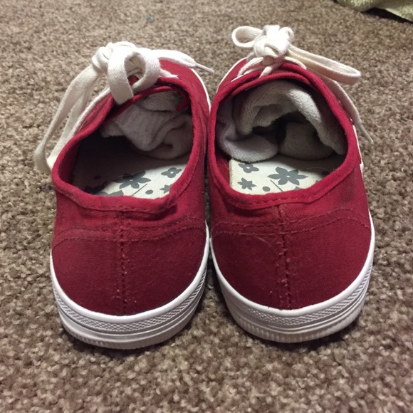 maroon city sneaks - Picture 2 of 3