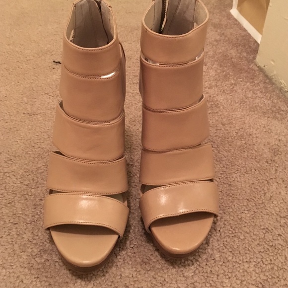 Giselle platform - Picture 3 of 3