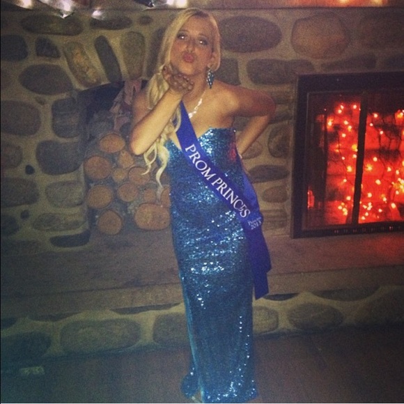 Faviana turquoise sequin gown - Picture 4 of 4