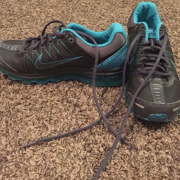Women's Nike Airmax shoes