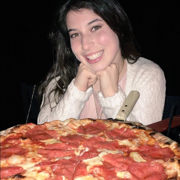 Meet your Posher, Adrianna