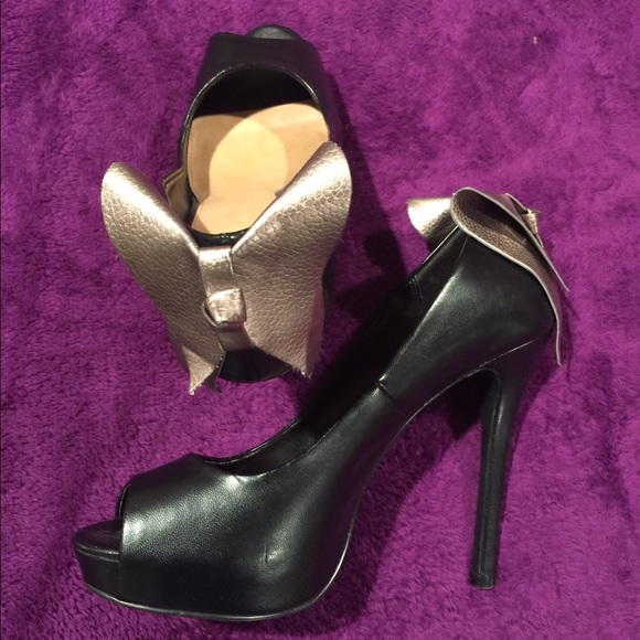 Black pumps with silver bow accent