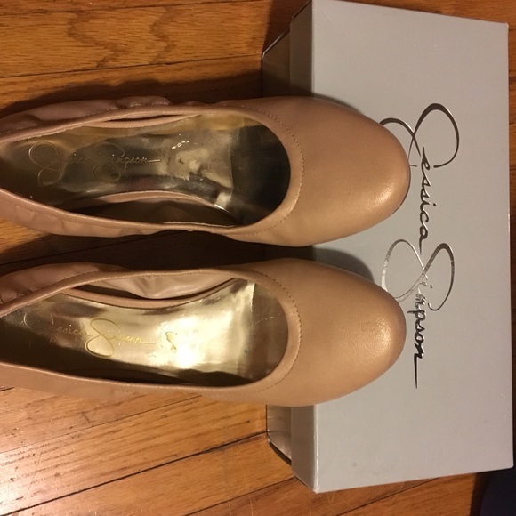 Jessica Simpson nude flats