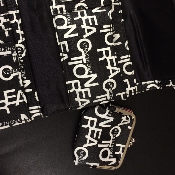 🚫SOLD🚫Kenneth Cole wallet - Picture 4 of 4