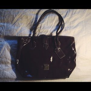 👜Dooney & Bourke👜 Glossy Leather Shoulder Bag