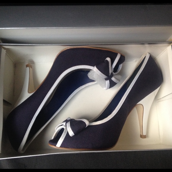 Jessica Simpson Navy Blue/ White Plumps