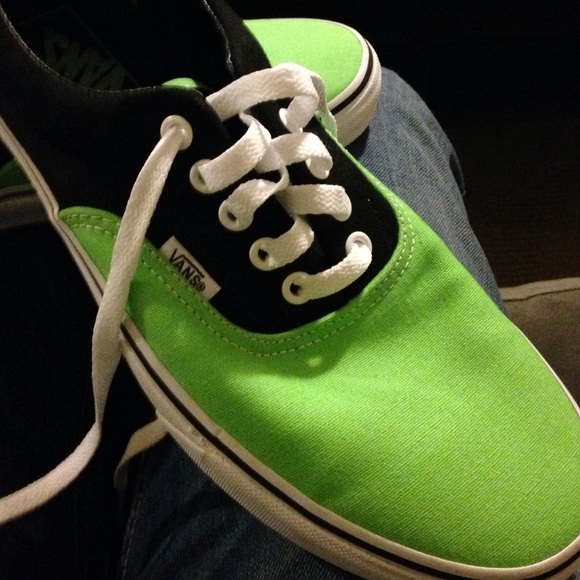 MENS Vans green and black shoe