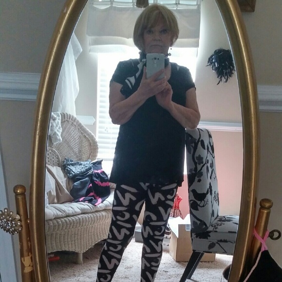 Meet your Posher, Shirley - Picture 2 of 3