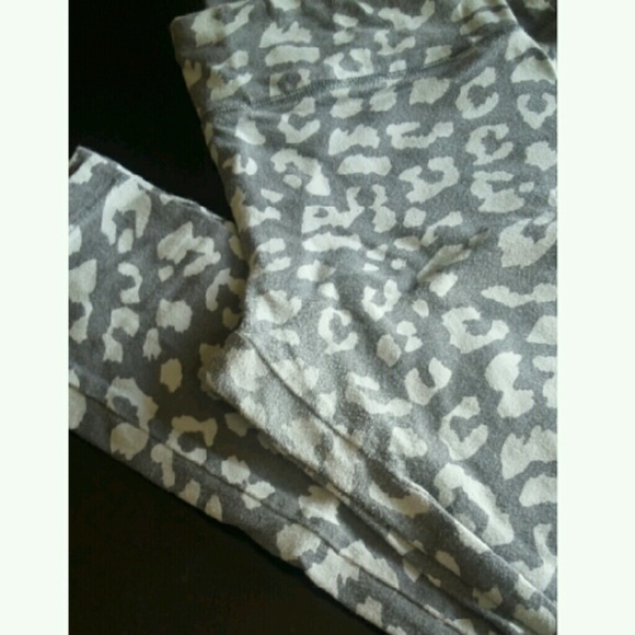 💌DONATED 💌 BUNDLE BUY Active Wear Leggings - Picture 3 of 4