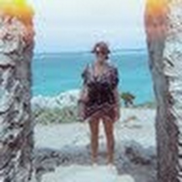 Meet your Posher, Olivia - Picture 1 of 1