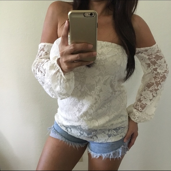 ❌SOLD❌Off-The-Shoulder Top