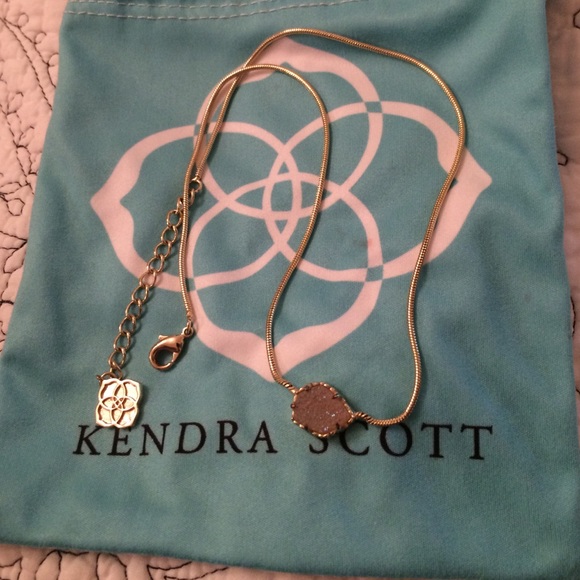 Kendra Scott necklace