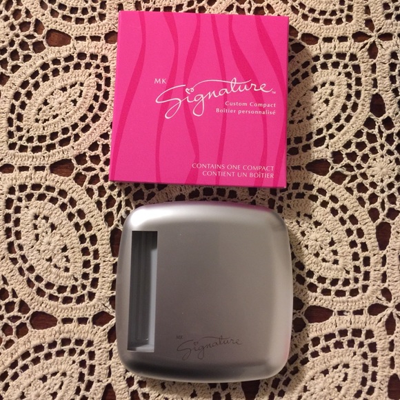 Custom Compact - Picture 2 of 2