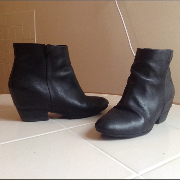 Sole Society black leather ankle boots