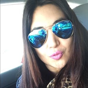 Meet your Posher, Christina