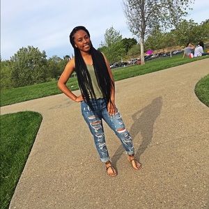 Meet your Posher, Mona