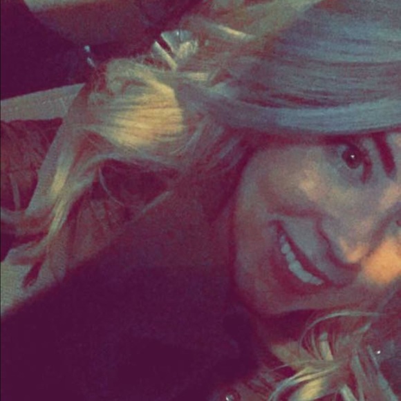 Meet your Posher, Lauren - Picture 1 of 1