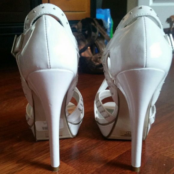 White heels - Picture 3 of 4