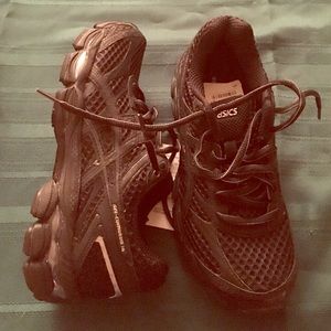 NWOT ASICS gel shoes