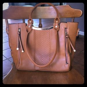 Light brown shoulder bag