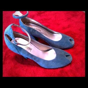 SOLD Turquoise velvet 4" heels with ankle strap