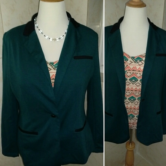 Emerald blazer with black collar