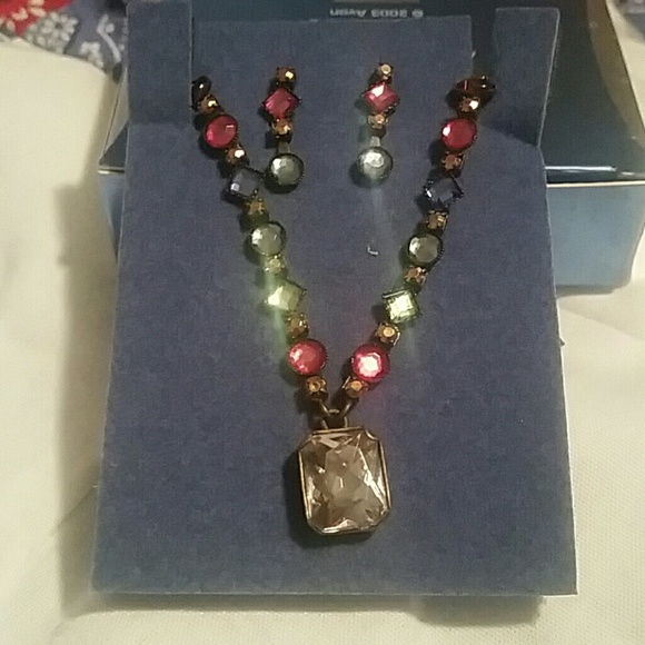 Reduced!  Sparkling jeweled necklace & earring set