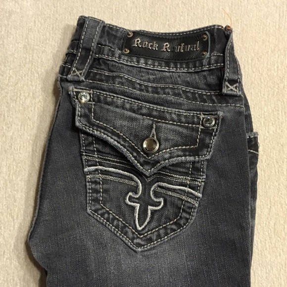 Rock Revival straightleg "jen" jeans (B)